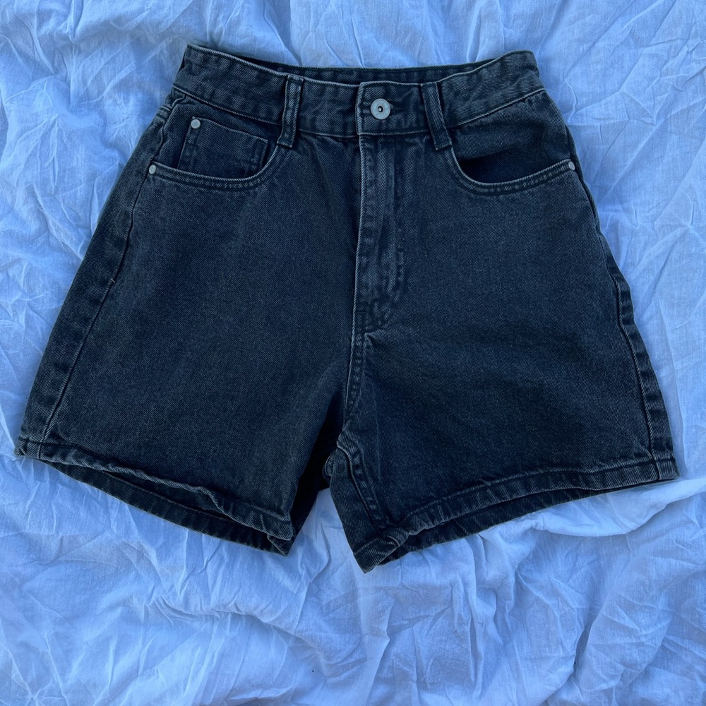 Black high rise Zara Jean shorts Sz 4
